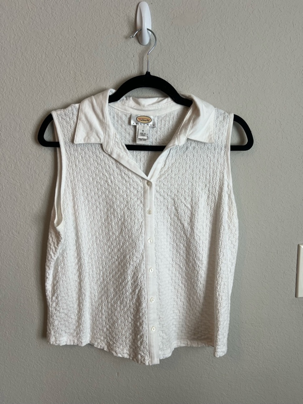 Talbots Petite Sleeveless Textured Button-Up Top – White (Medium)